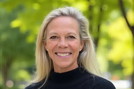 TeamHeadshot_Lauren Sundstrom_3x2