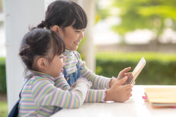 mixed-age-play-tablet